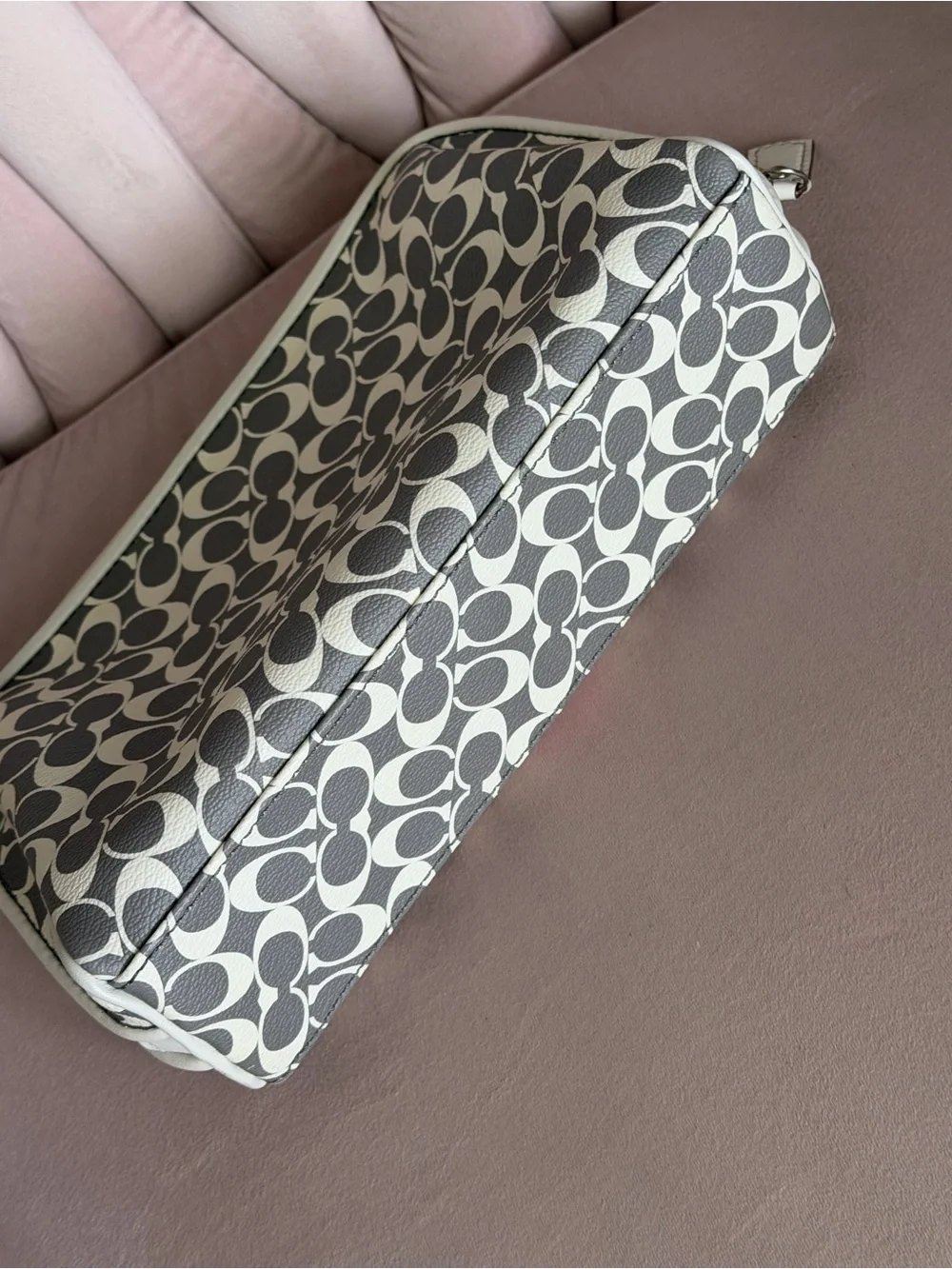 COACH Heritage Signature Stripe Cosmetic Bag 🩷